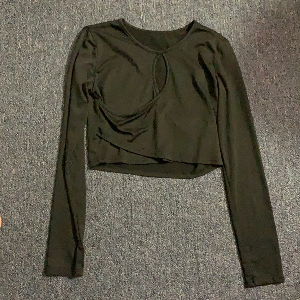 Black crop top club shirt
